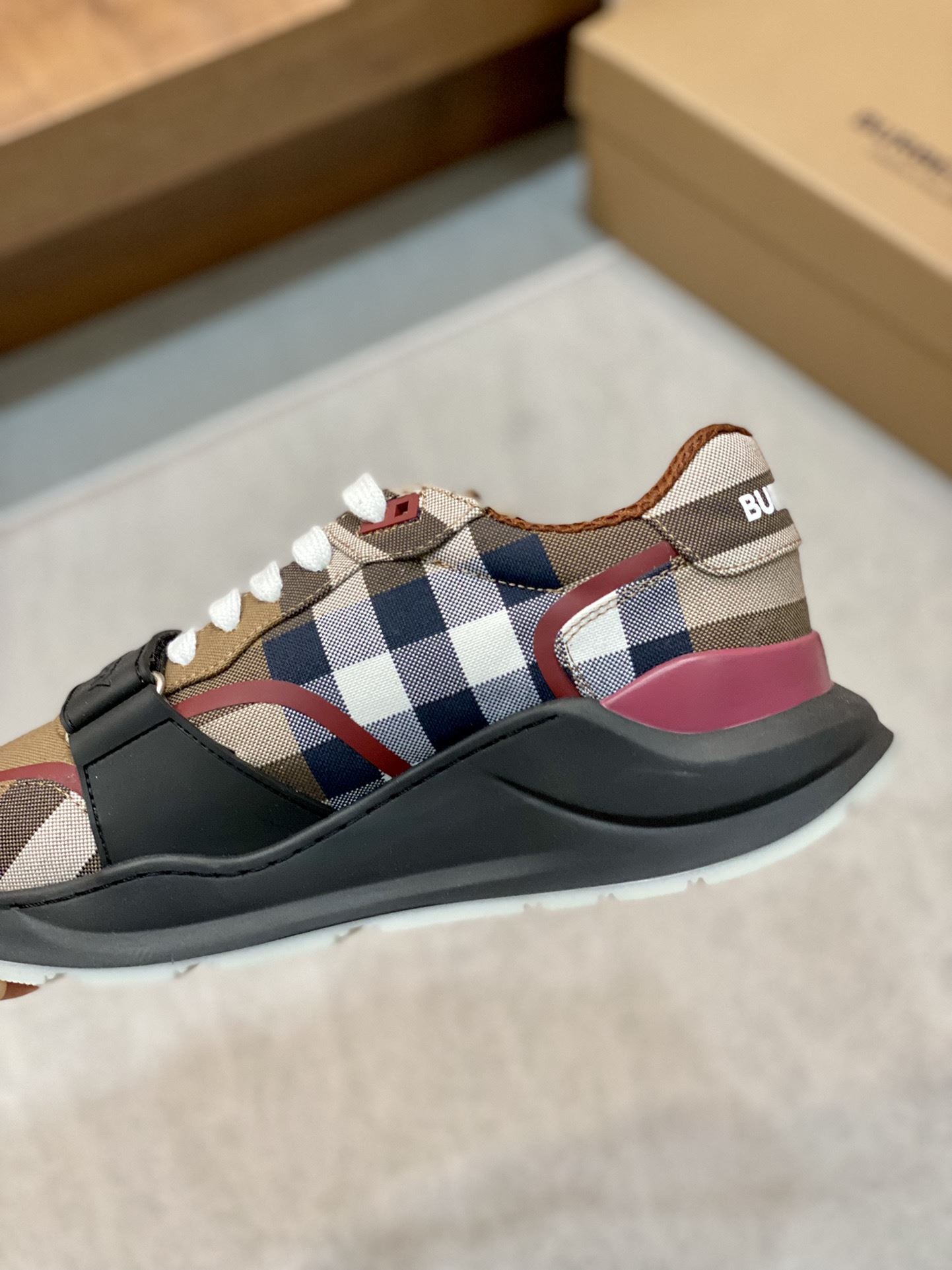 Burberry Low Shoes